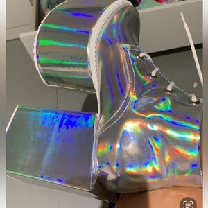 YRU Brilliance Hologram Platforms